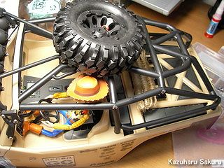 Axial(アキシャル)・SCX10・ジープ ラングラー G6 製作記 ～ パイプフレームの取り付け完了